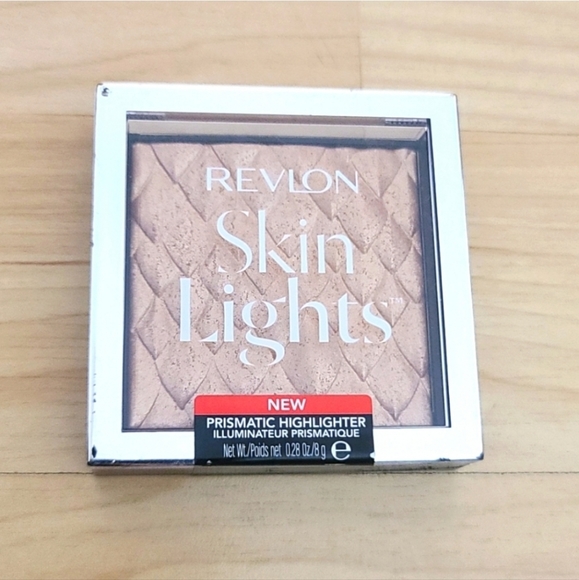 Revlon Skinlights Prismatic Powder Highlighter, Lightweight, Super-Smooth Builda - Picture 1 of 2